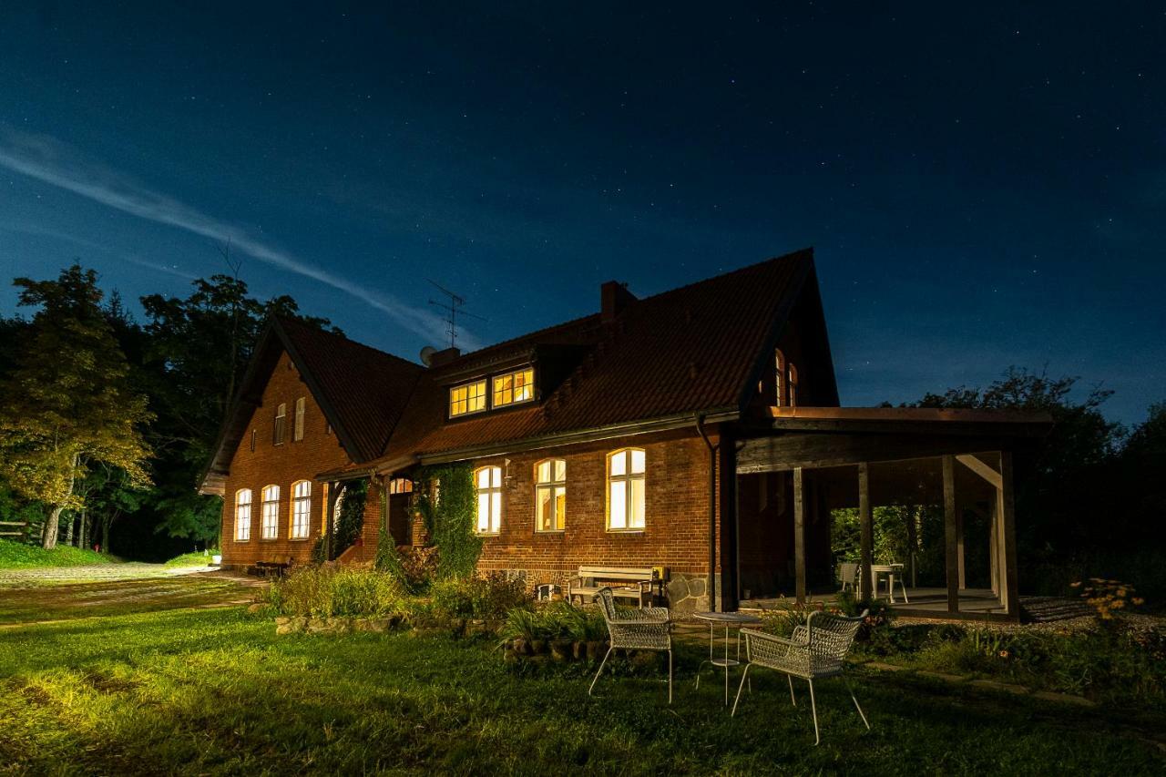 Dom Goscinny Stara Szkola Wysoka Wieś Kültér fotó